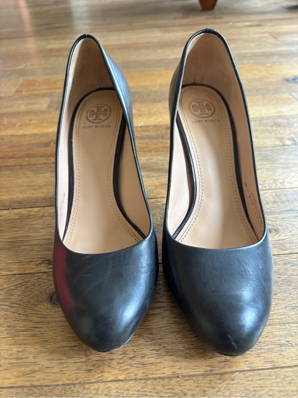 Tory Burch Black Leather Pumps Gold Hardware Heel Size 8.5M - Picture 10 of 13